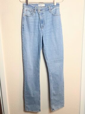 Abercrombie 90s Slim Straight Ultra High Rise Clean Girl Jeans 27L